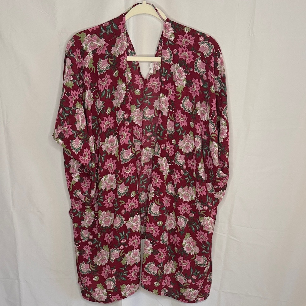 Charming Charlie Burgundy Pink Floral Kimono Cover Up Kaftan Top - M/L Med Large